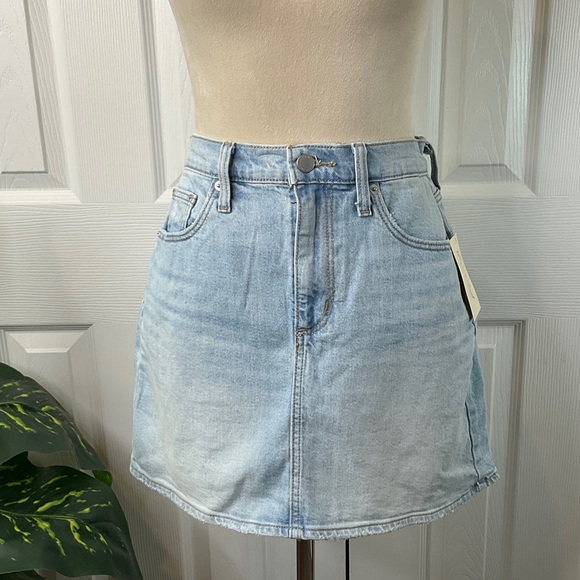 Universal Thread Women's Denim Mini Skirt, Light Wash, Size 6 - Picture 1 of 7